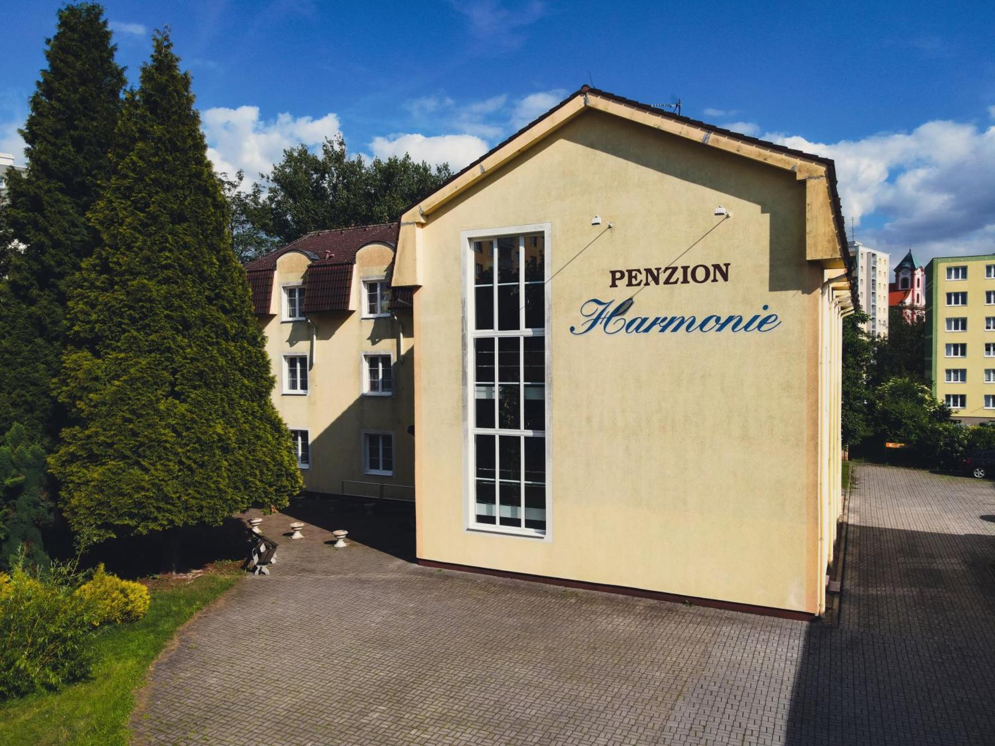 Penzion Harmonie Chodov Hotell Chodov  Exteriör bild